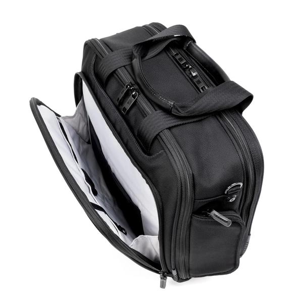 Travelpro&reg; Pilot&trade; Brief